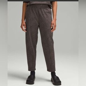 #163 Lululemon lab Double-Knit Jacquard 26"
Leopardo Mini Lunar Rock Black Sz 14